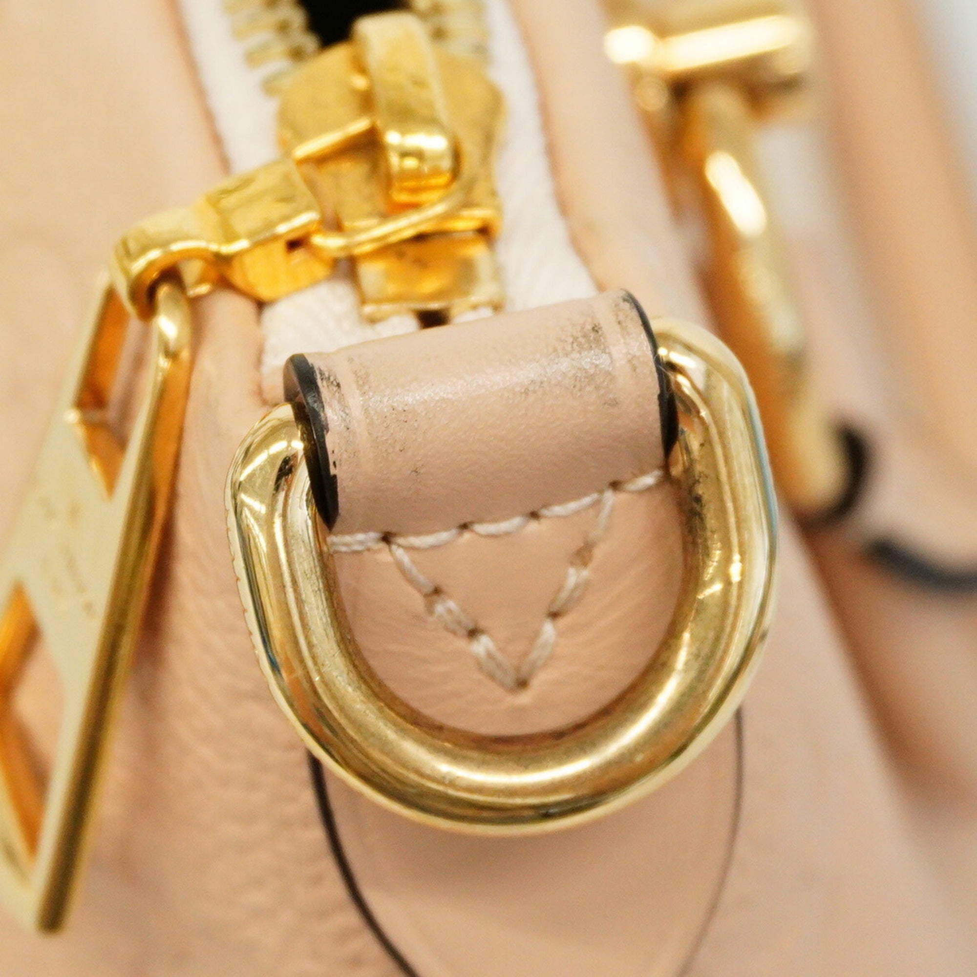 LOV Monogram Empreinte V Tote MM Beige Rose Creme 2-Way Bag for Women (P1595064)