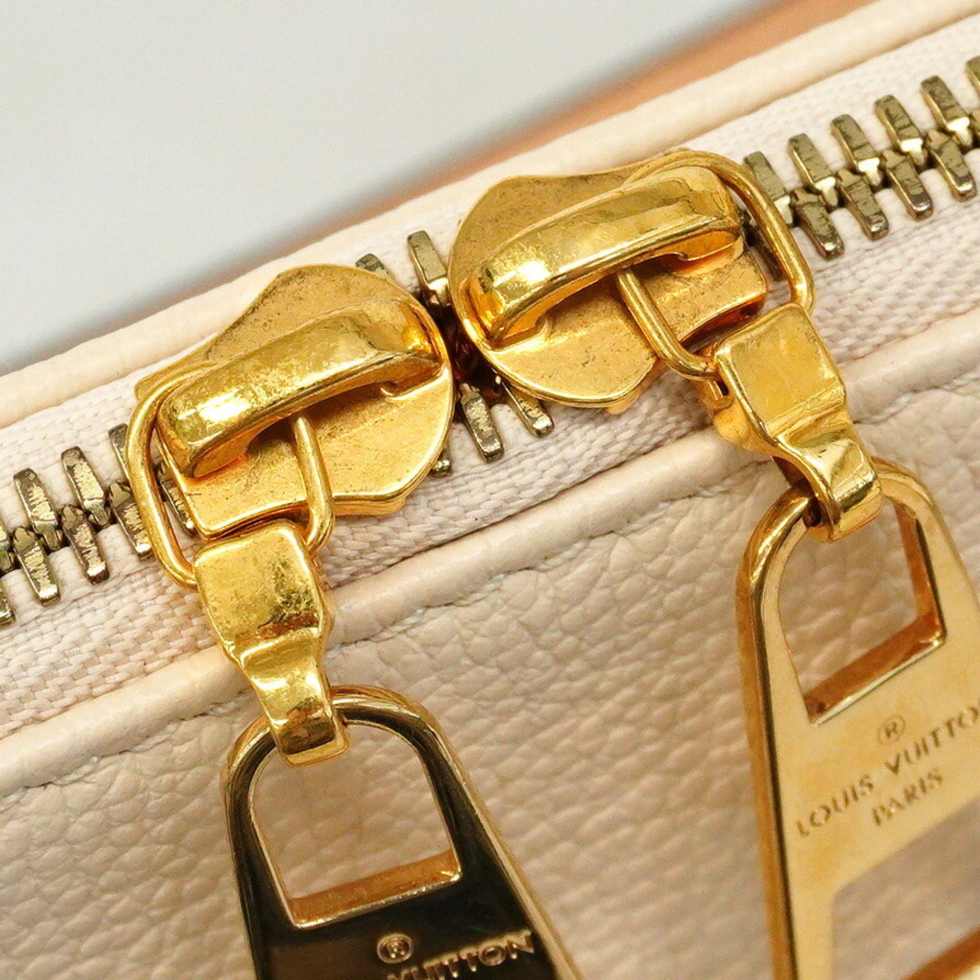 LOV Monogram Empreinte V Tote MM Beige Rose Creme 2-Way Bag for Women (P1595064)