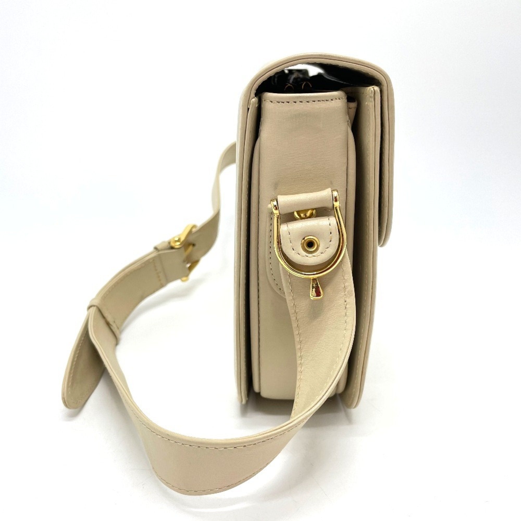 CLNI Vintage Carriage Hardware Shoulder Bag in Beige Leather with Gold