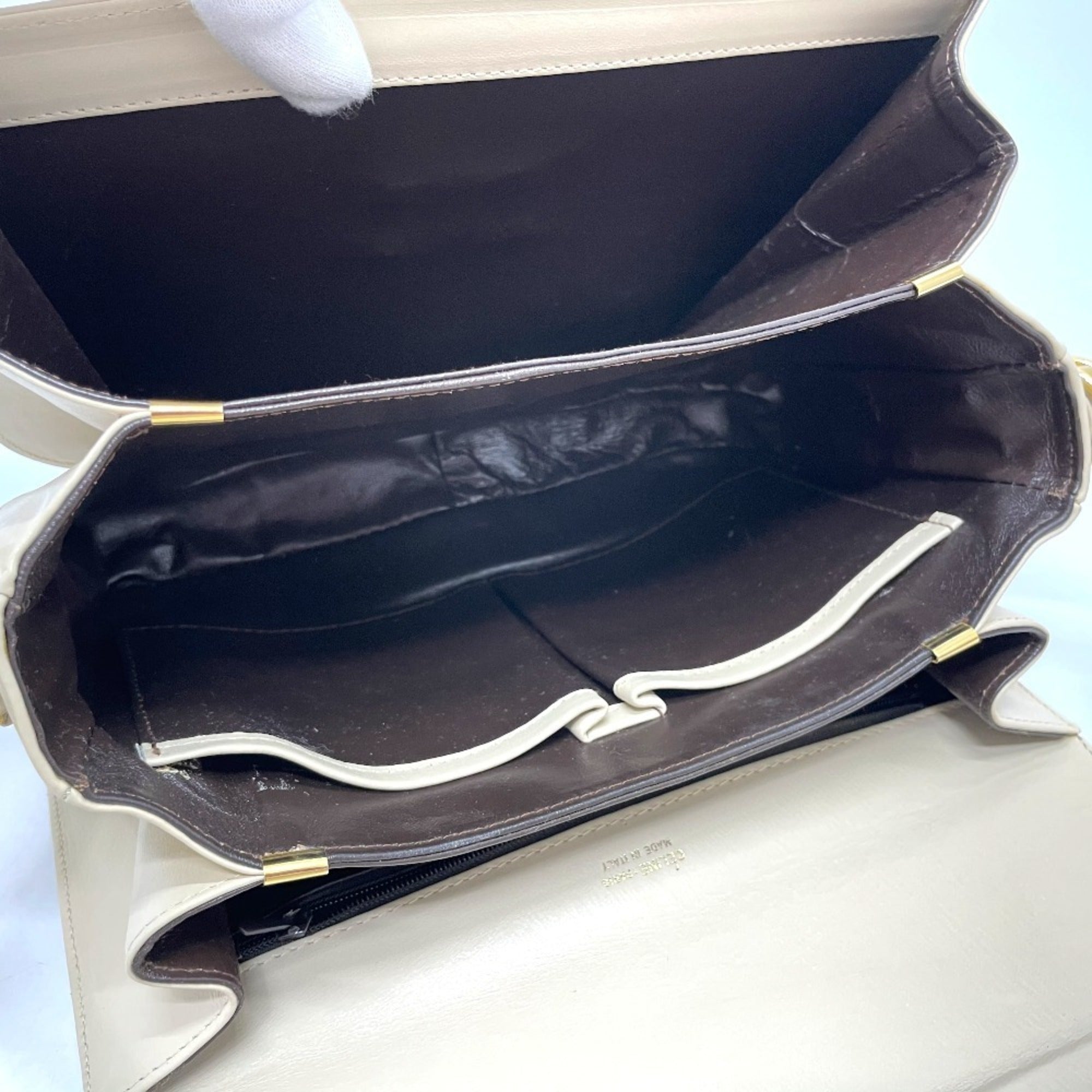 CLNI Vintage Carriage Hardware Shoulder Bag in Beige Leather with Gold