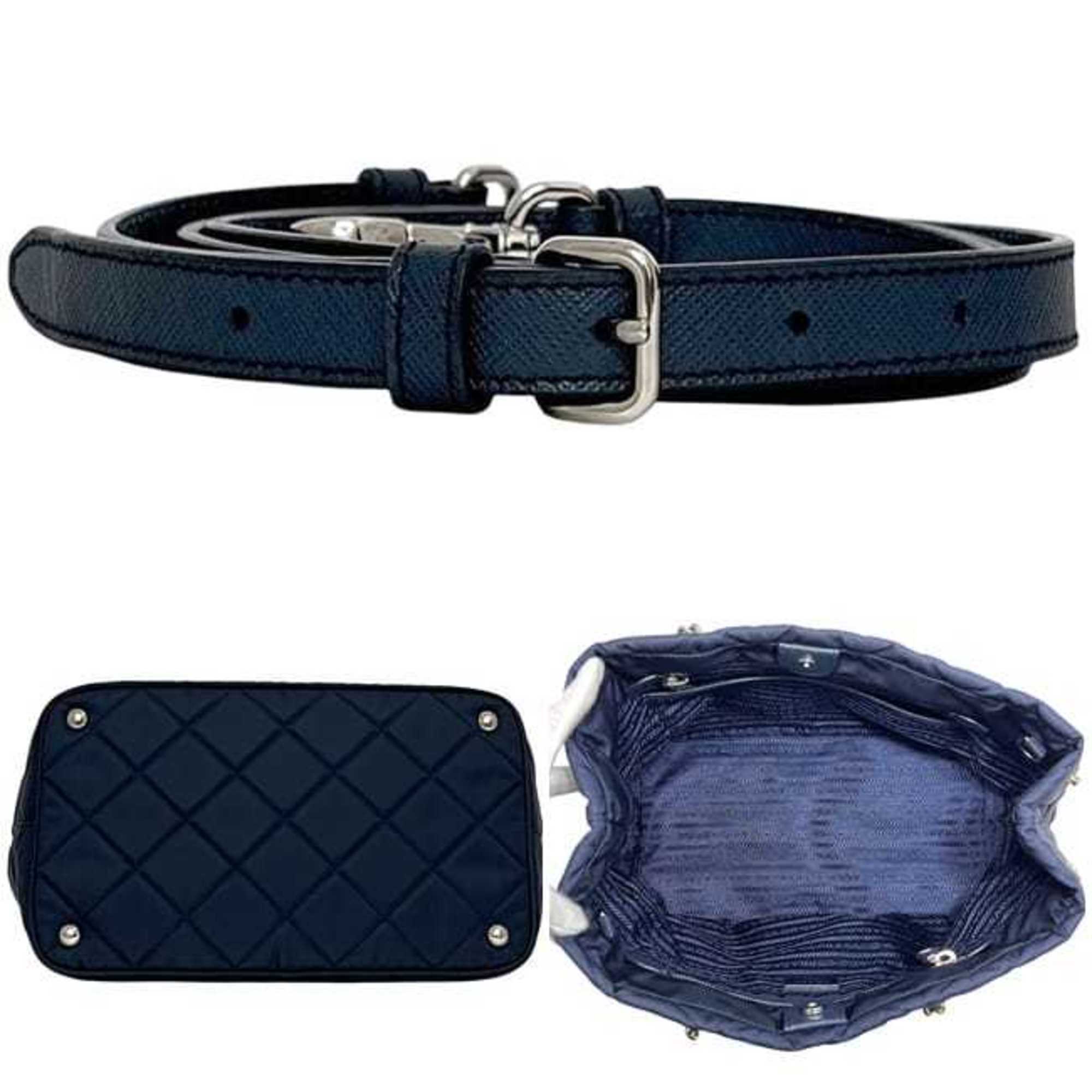PDA 2-way bag f-24442, navy Tessuto 1BG740 tote in nylon and Saffiano leather. 165 PRADA shoulder bag, chain with triangular plate design, quilted.
