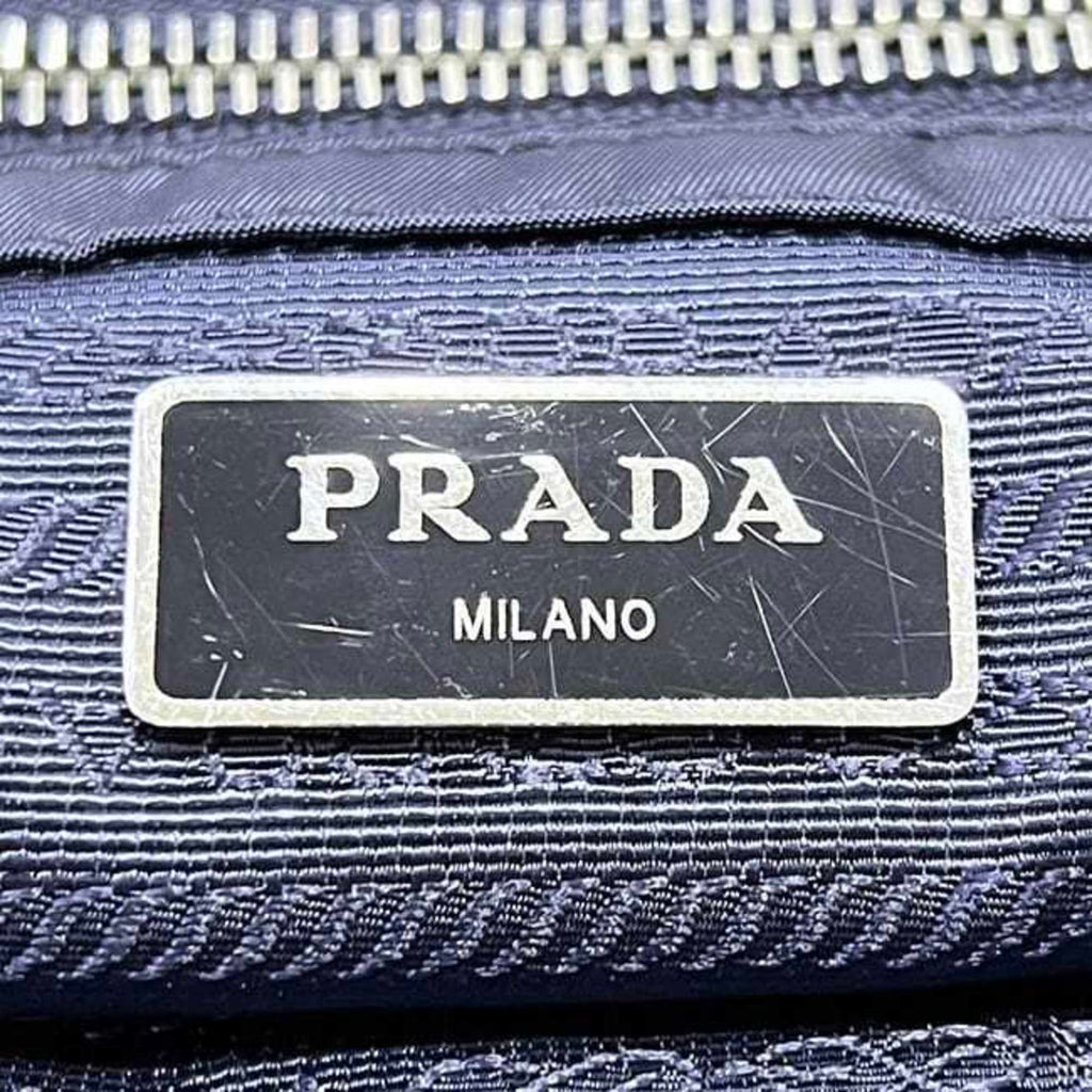 PDA 2-way bag f-24442, navy Tessuto 1BG740 tote in nylon and Saffiano leather. 165 PRADA shoulder bag, chain with triangular plate design, quilted.