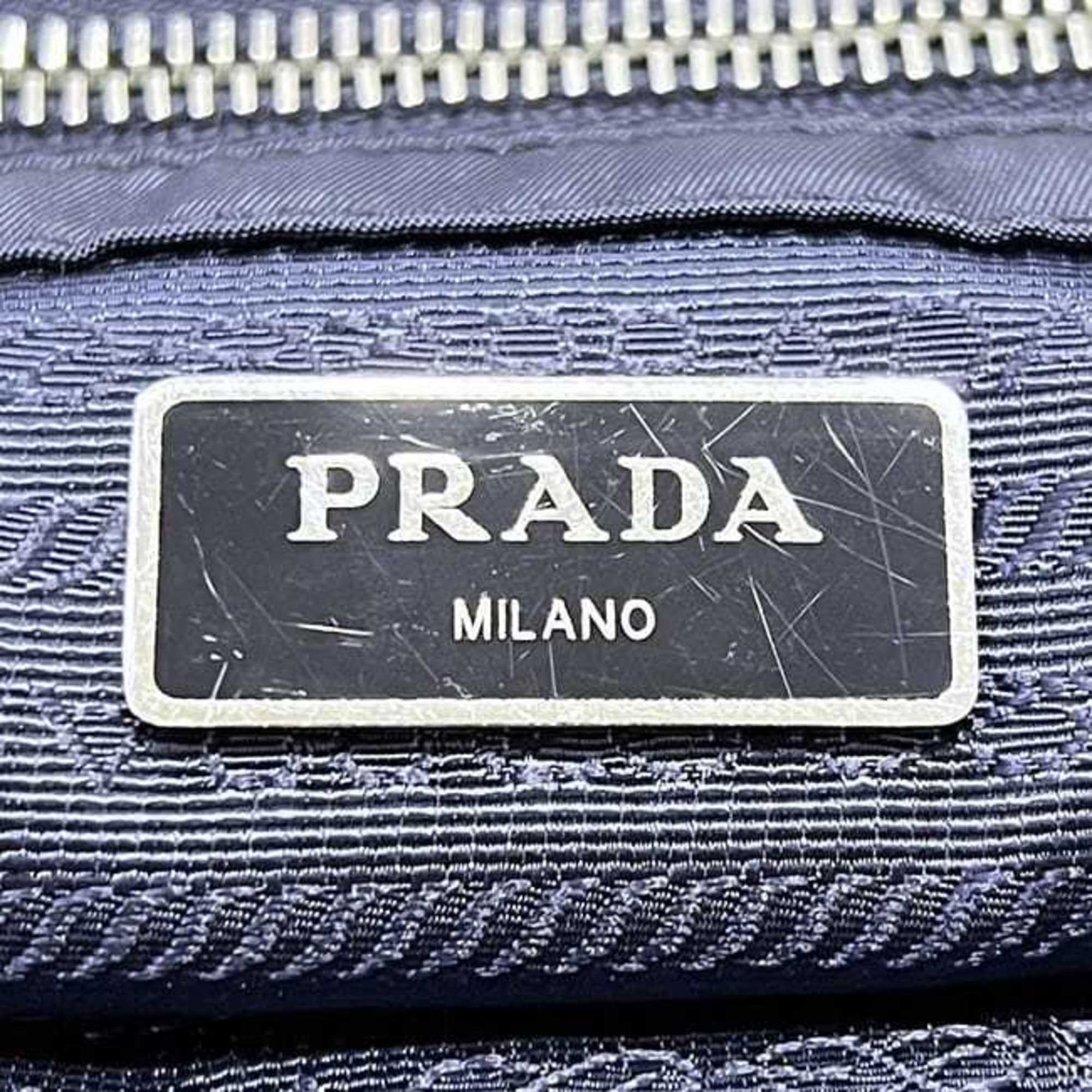 PDA 2-way bag f-24442, navy Tessuto 1BG740 tote in nylon and Saffiano leather. 165 PRADA shoulder bag, chain with triangular plate design, quilted.