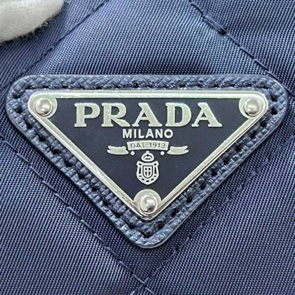PDA 2-way bag f-24442, navy Tessuto 1BG740 tote in nylon and Saffiano leather. 165 PRADA shoulder bag, chain with triangular plate design, quilted.