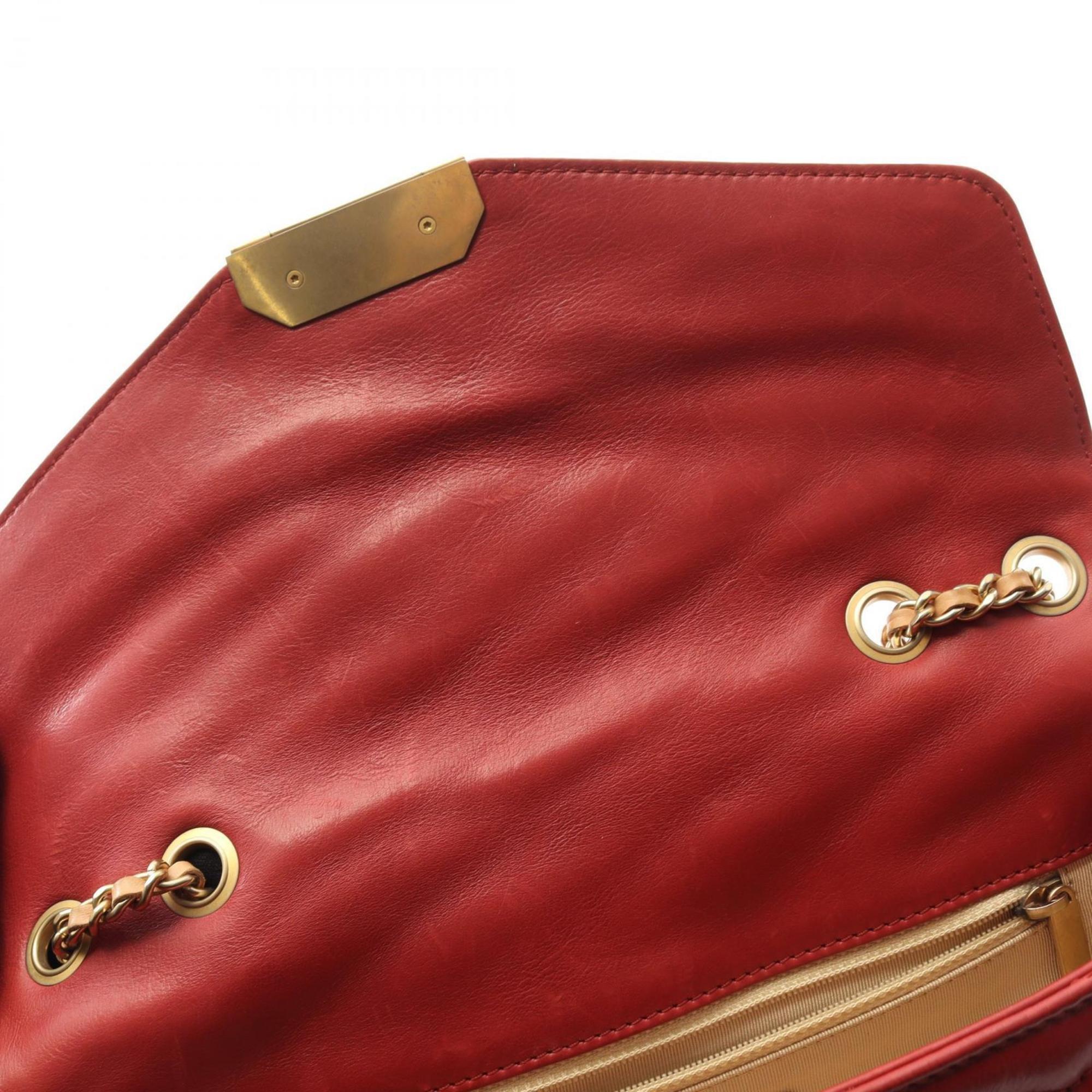 CHL bias stitch shoulder bag in lambskin leather, red.