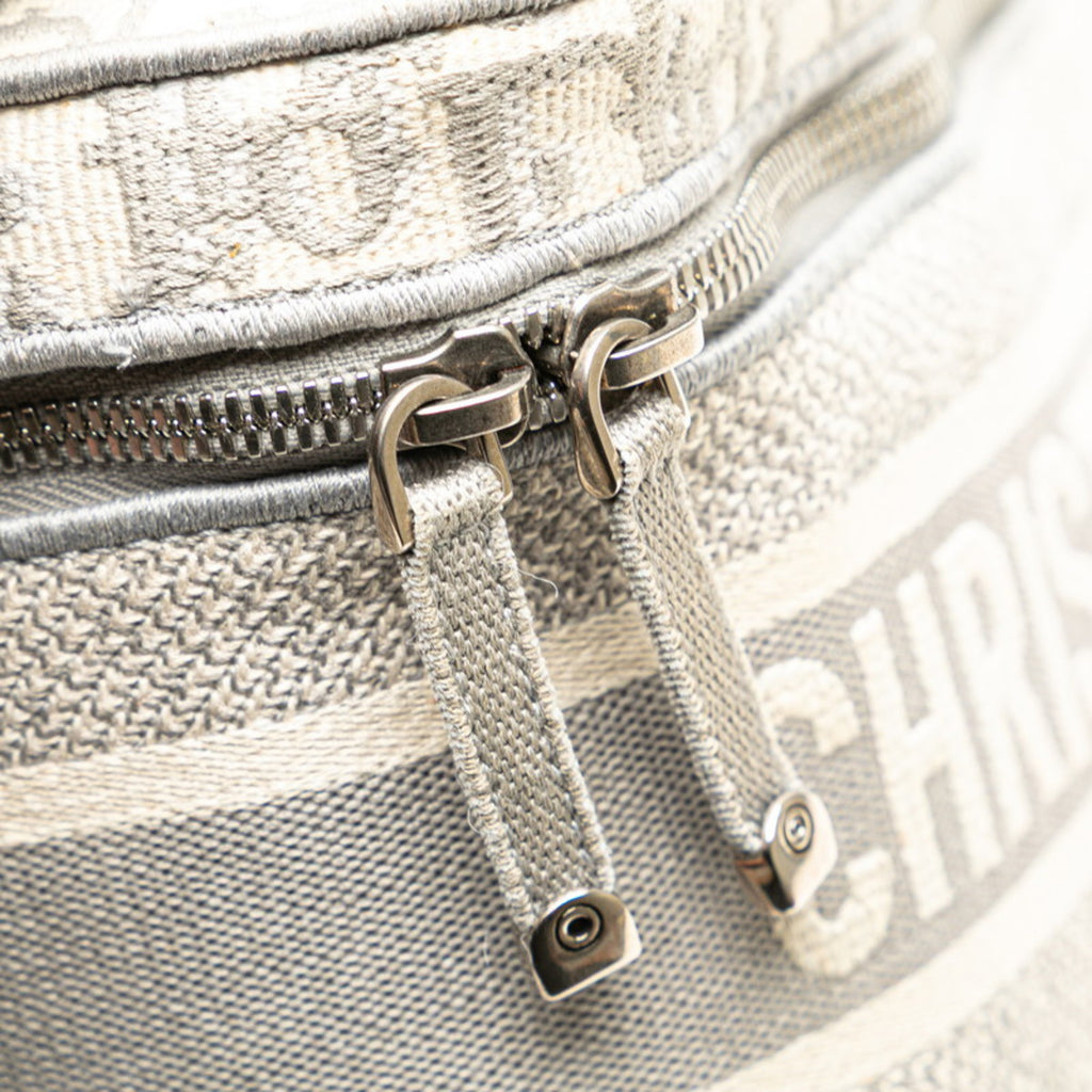 CRD Dior Dior Oblique Travel Vanity Handbag in Gray and White Canvas for Women